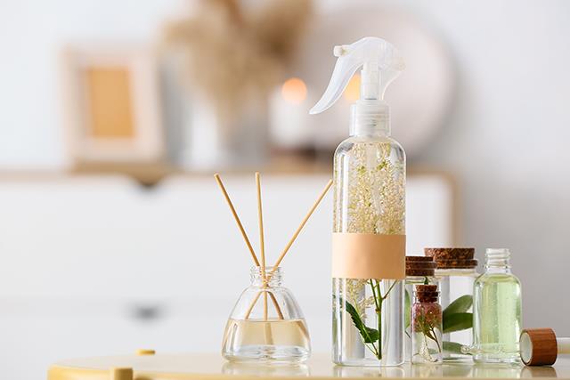 Matching scents to your home’s style is finding the right fragrance that complements your decor and lifestyle. The right scent can enhance your home's character, whether it’s a fresh linen scent for a minimalist home or a warm cinnamon aroma for a cozy space.